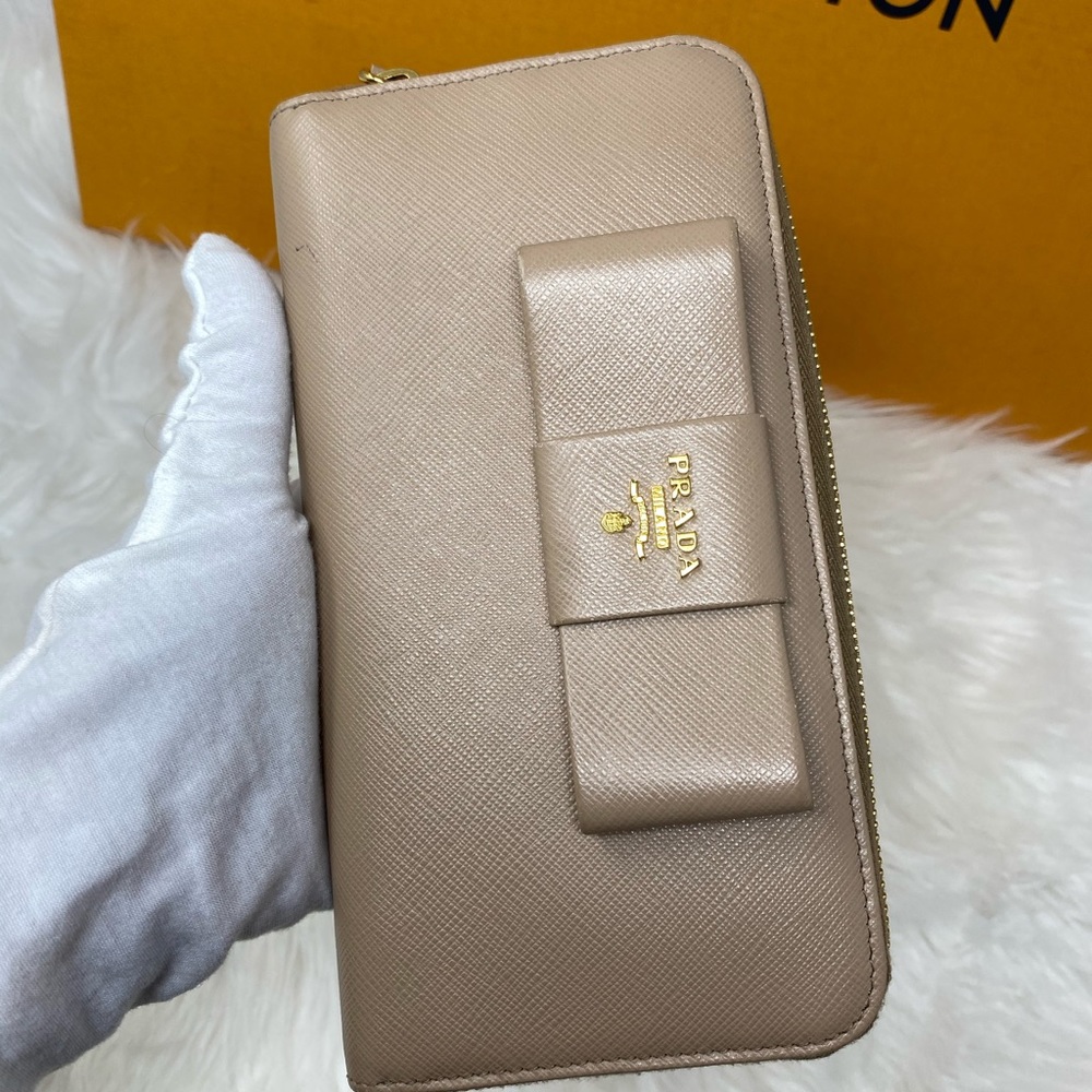 Authentic Prada wallet Beige - Picture 12 of 14